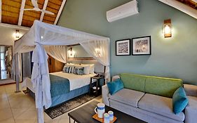Cresta Mowana Safari Resort & Spa